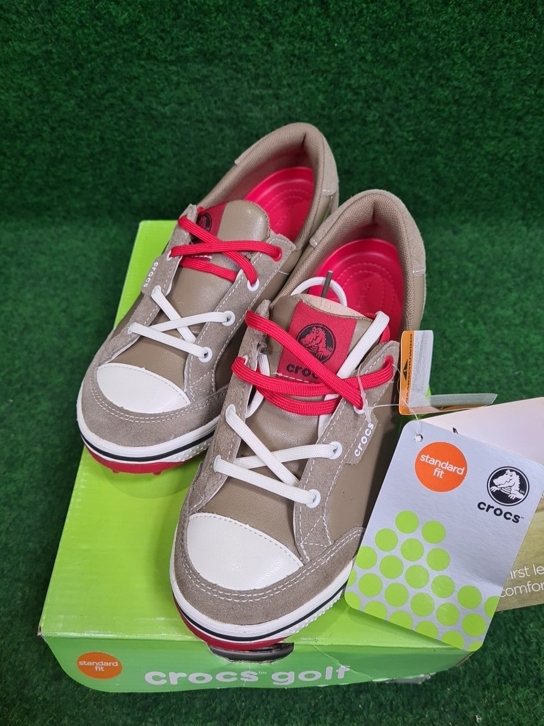 Crocs Bradyn 2.0 with Hank Haney Golfschuh, Damen, khaki/rot, EU 37 - Abbildung 1