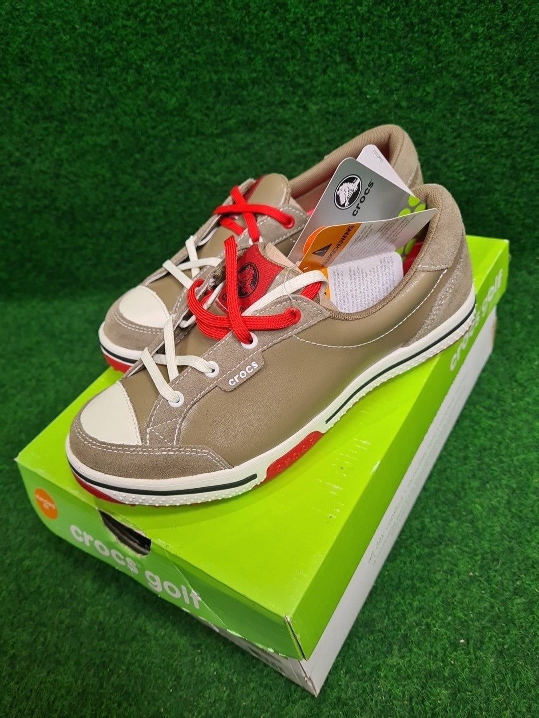 CROCS Bradyn 2.0 with Hank Haney Golfschuh, Damen, khaki/rot, EU 37 - Abbildung 2