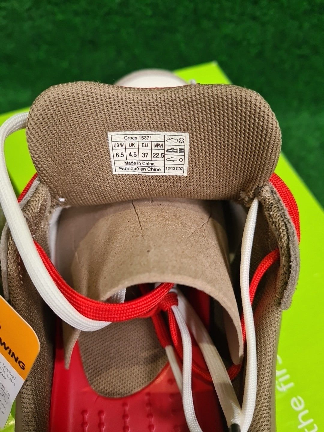 CROCS Bradyn 2.0 with Hank Haney Golfschuh, Damen, khaki/rot, EU 37 - Abbildung 5