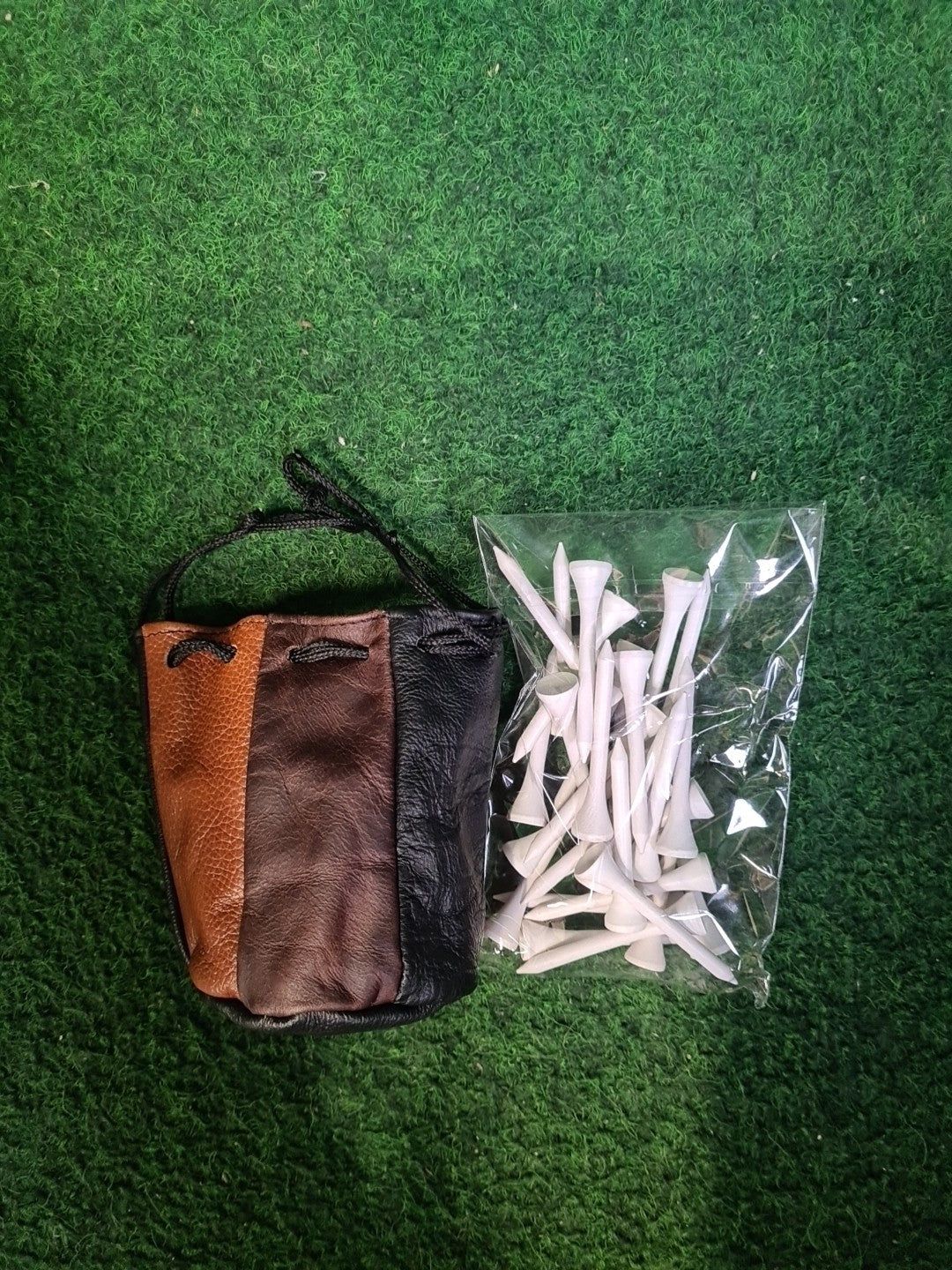 Markenlos Holztees im Lederbeutel, Golftees, Weiß, 30 Tees, Holztees - Abbildung 1