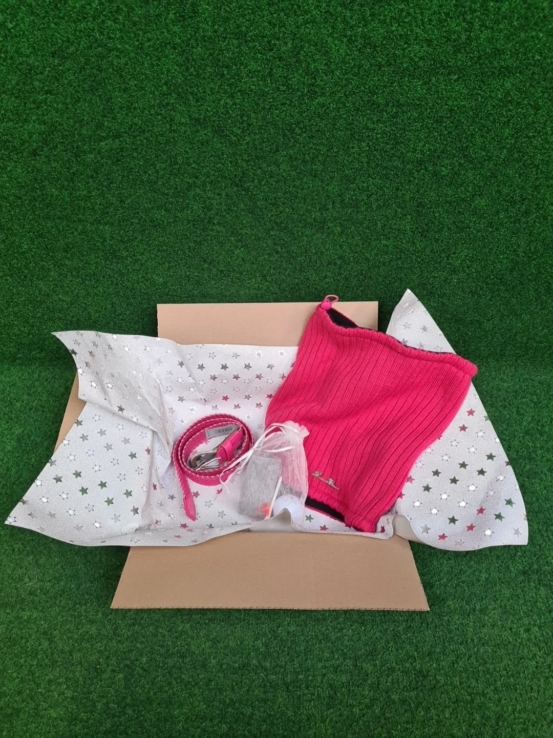 MARKEN MIX Golf Geschenkset, Warmer, kuscheliger Loop Schal von DUCA DEL COSMA, Stretch Gürtel - Abbildung 1