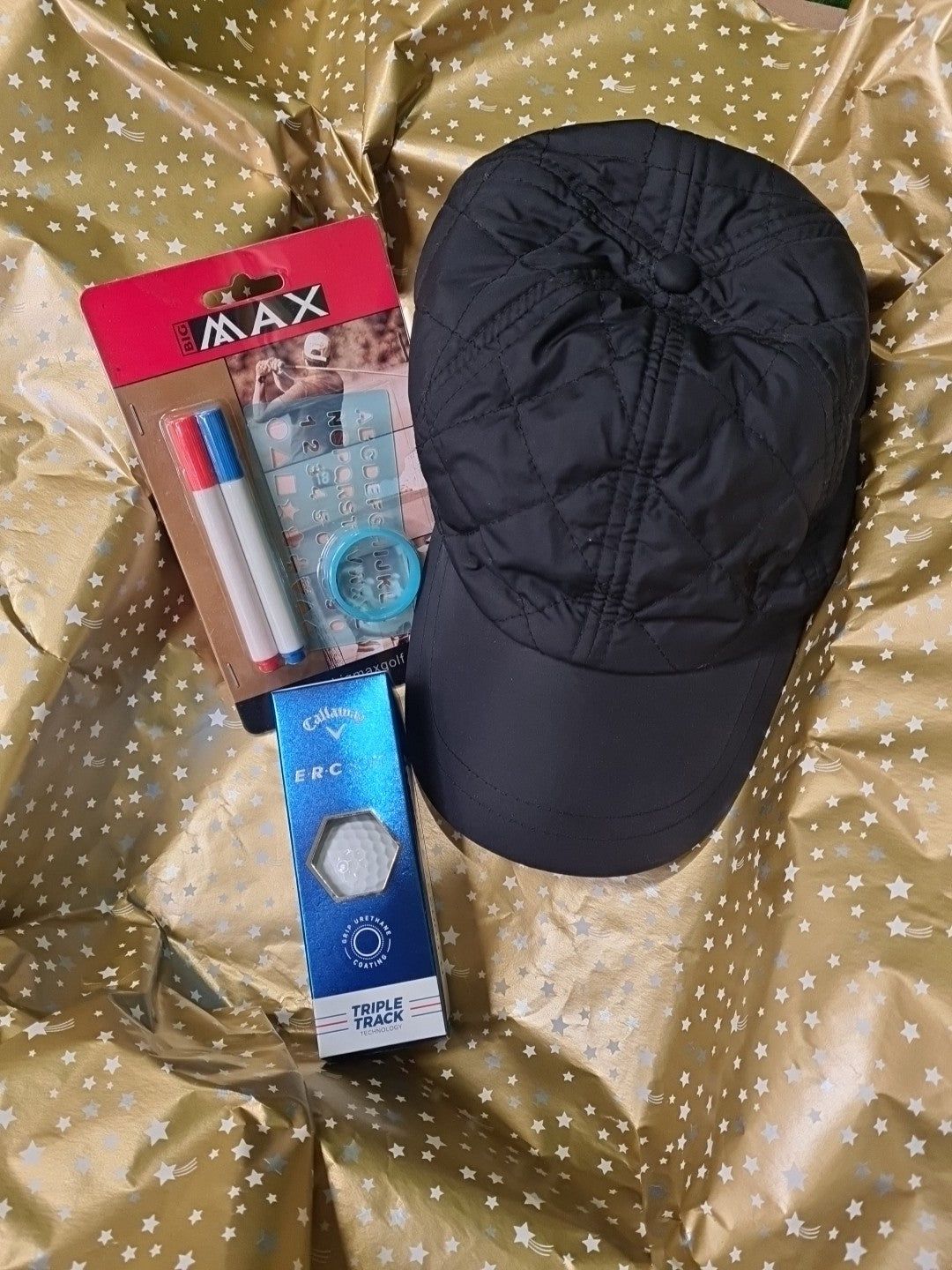 MARKEN MIX Golf Geschenkset, Warme Cap von GOLFINO, 3 E.R.C Soft Bälle von CALLAWAY & Ball Marking Set von BIG MAX, Schwarz, One Size, draw string, Damen - Abbildung 2